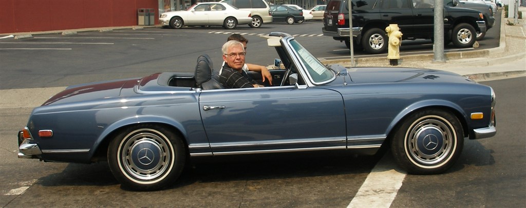 Carsten Nielsen fra Lynge er her lynskudt i højresædet i sin Mercedes 280 SL fra 1969, som han får sin rallydåb med på lørdag.
(Foto: Michael Eisenberg)